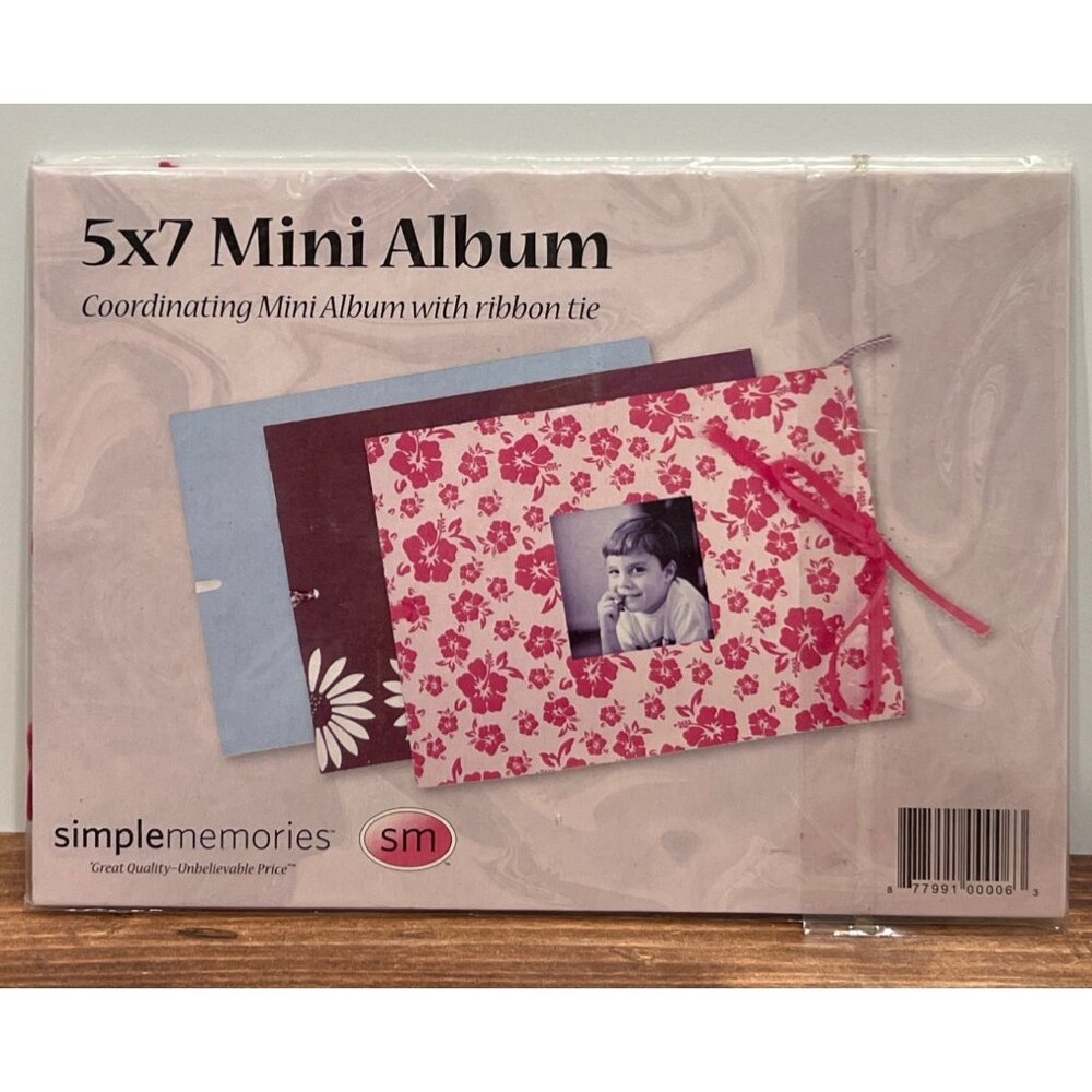 NEW Simple Memories 5x7 Mini Album with ribbon tie